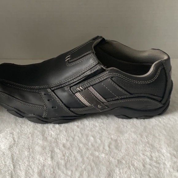 Skechers Black Slip-On Loafers with Polished Finish - Picture 5 of 8